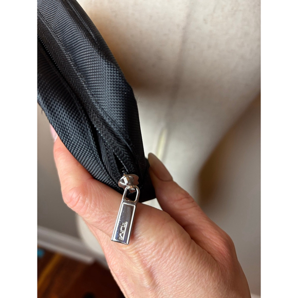 Like new TUMI Black & Gray Toiletry Bag One Size travel bag luggage designer - Picture 9 of 9